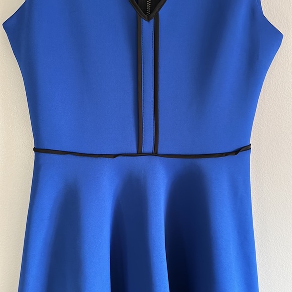 Blue dress! - Picture 3 of 8